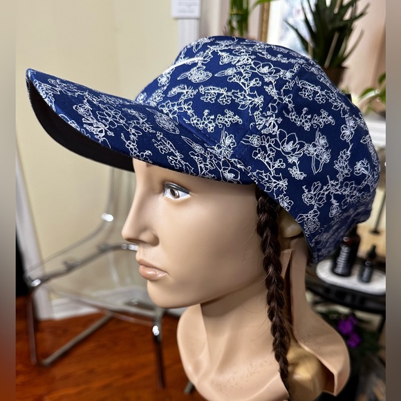 BEAUTIFUL NIKE CAP, adjustable - Picture 2 of 5